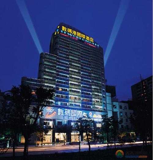 酒店坐落于天河软件园(科技园区)的入口,两端接黄埔大道和中山大道